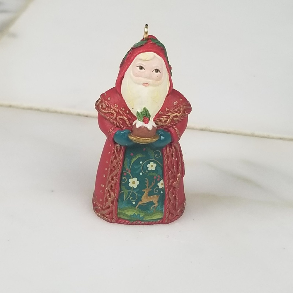 Santas From Around The World – England